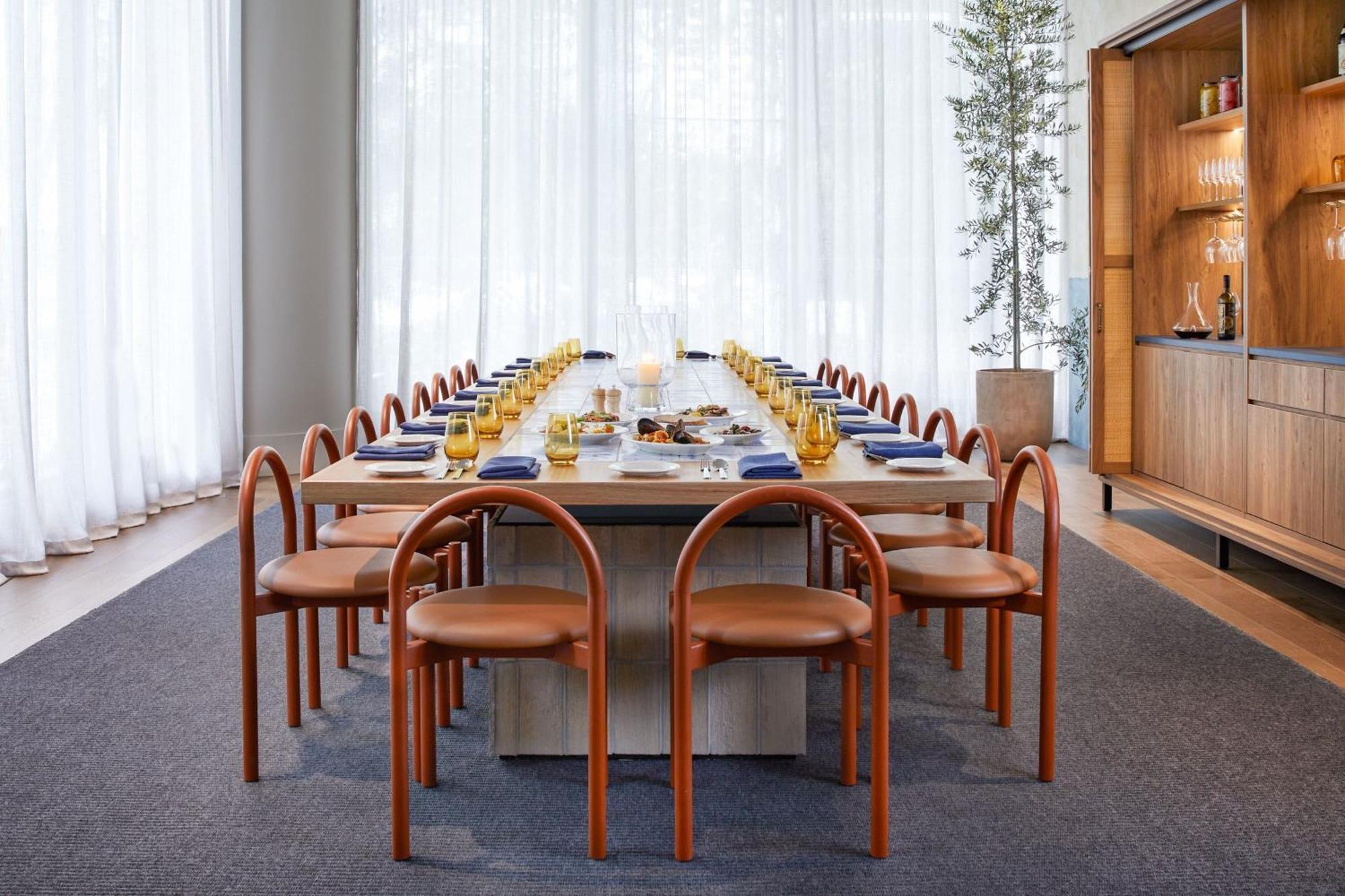 The Westin Brisbane Exterior foto The table and chairs in the dining room of the 1986 Olympic Village